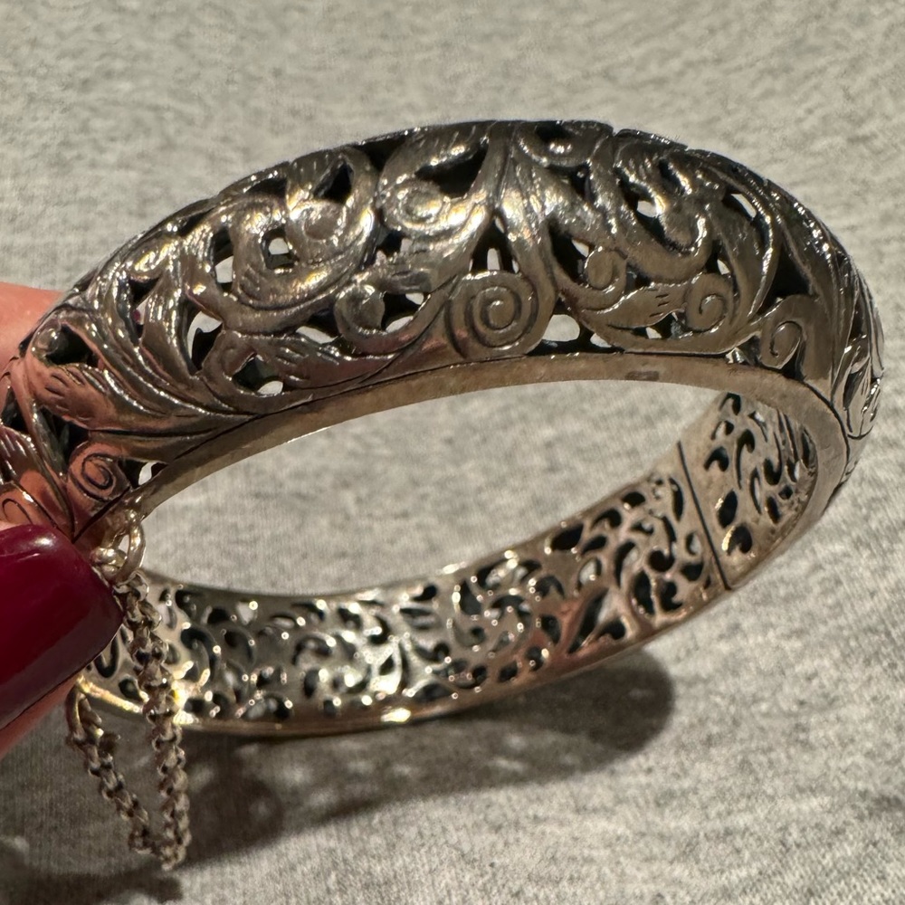 Beautifully handcrafted sterling silver Silpada bangle - Picture 2 of 9